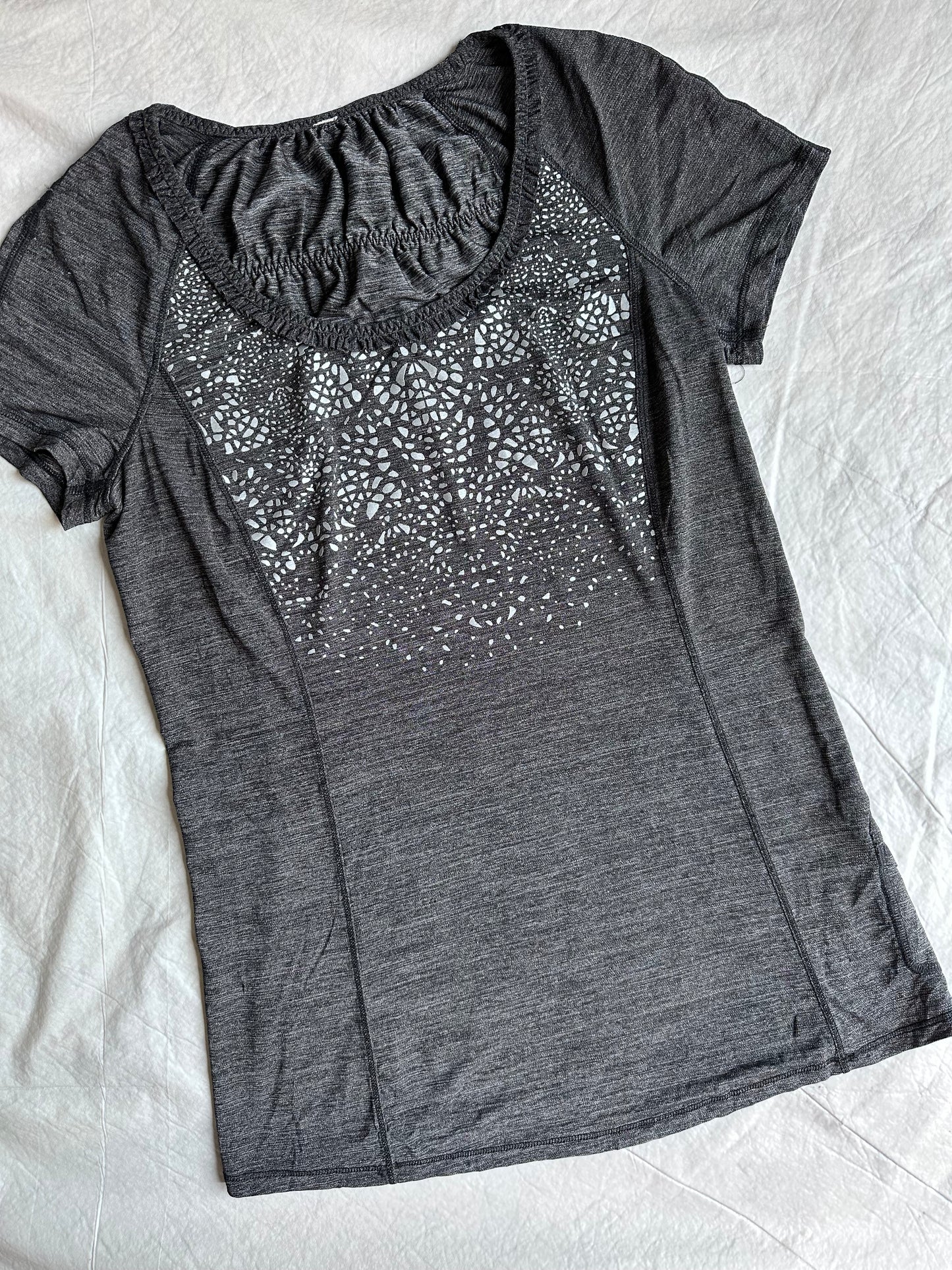 Playera 4 Lululemon gris/reflejantes