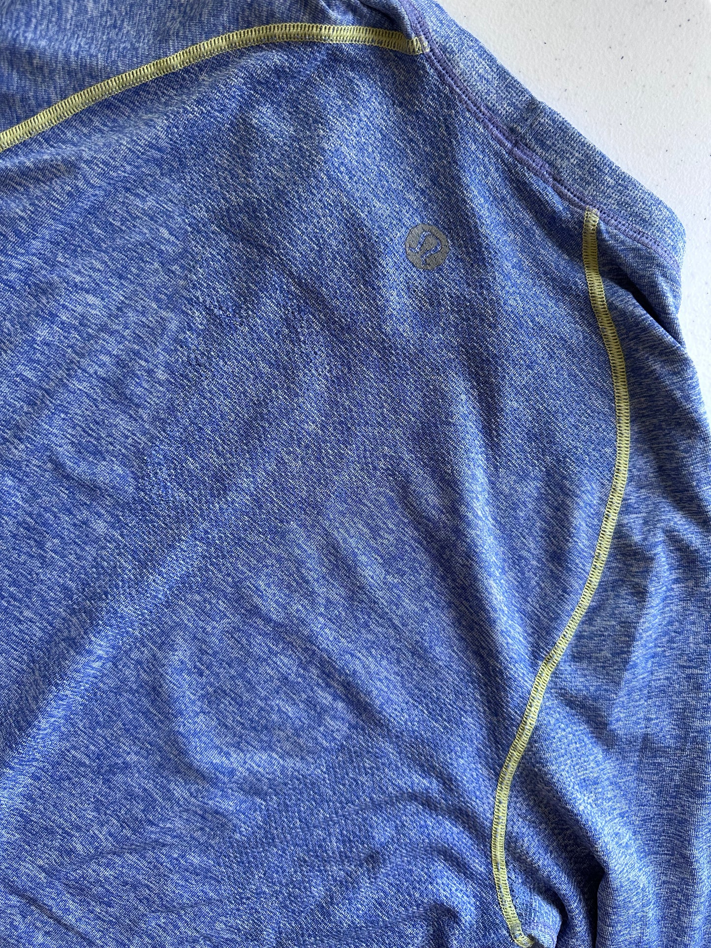 Playera M Lululemon azul jaspeada