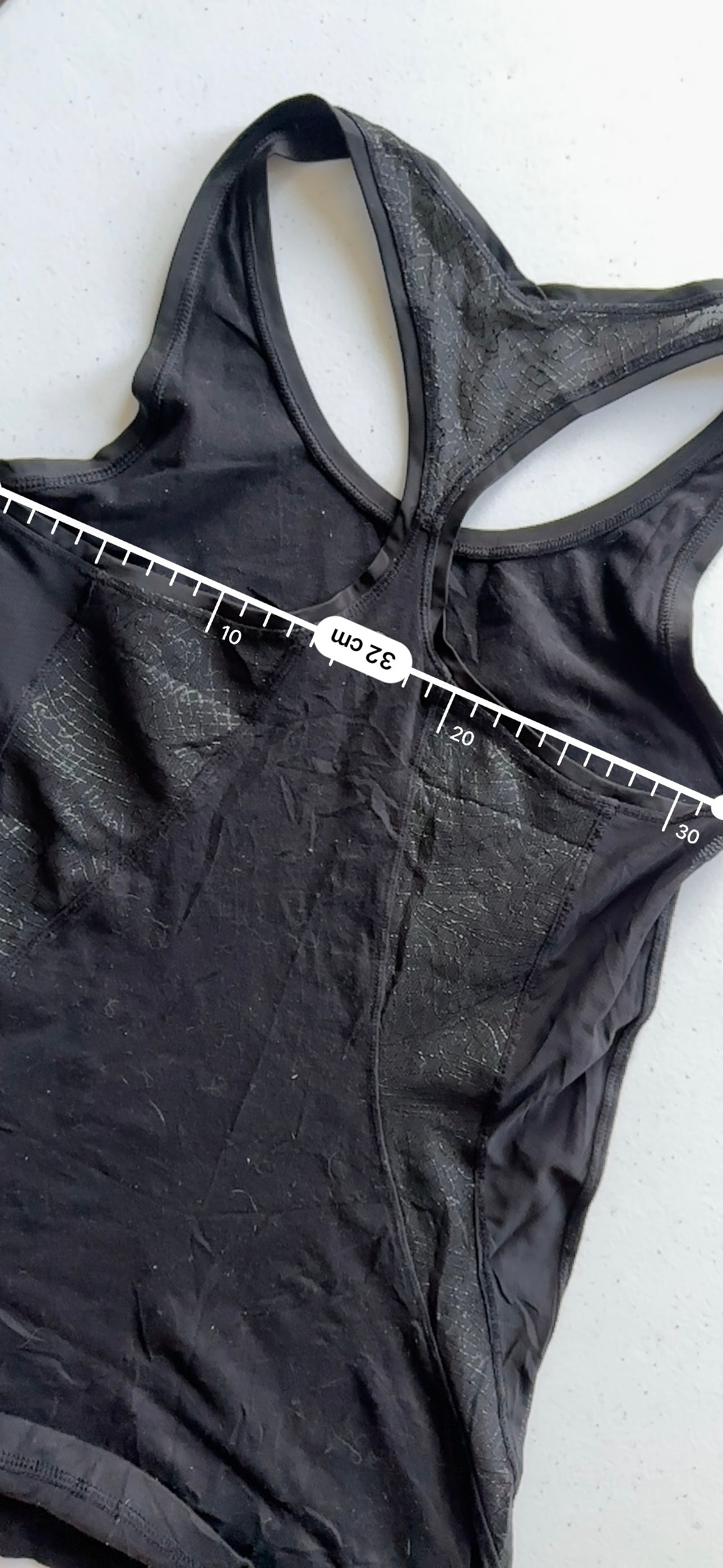 Tank 6 Lululemon negra