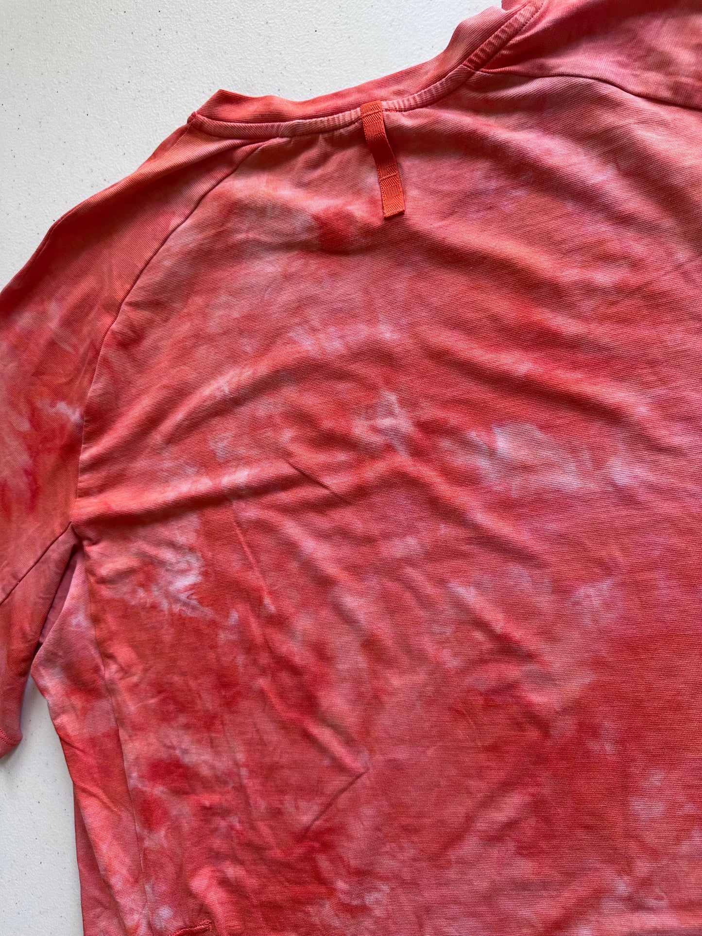 Playera M Lululemon tie-dye rosa