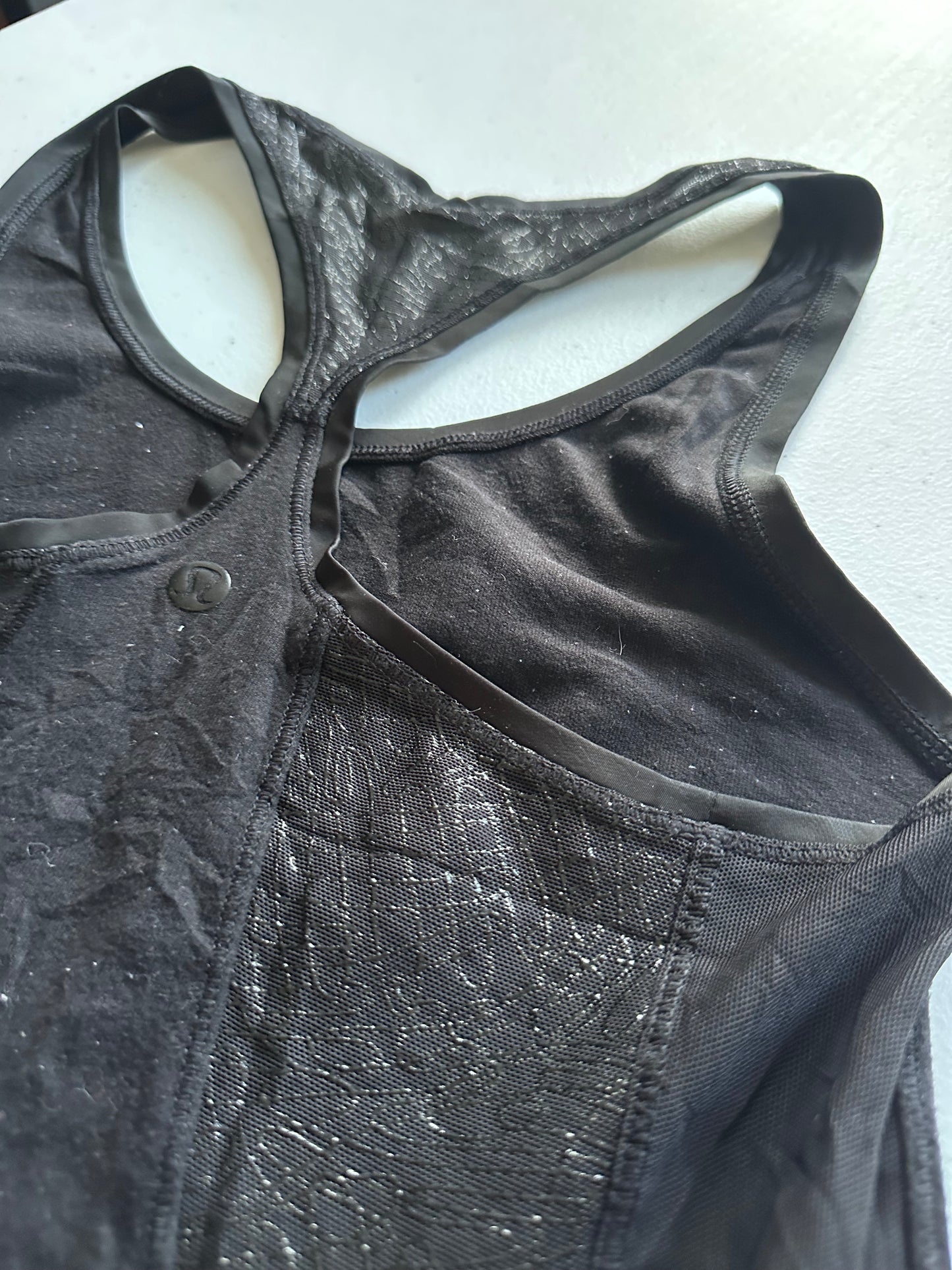Tank 6 Lululemon negra