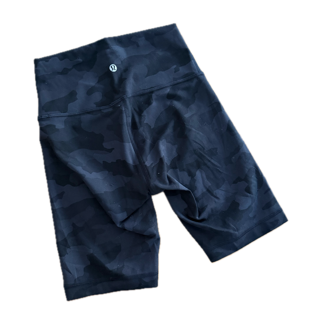 Biker Lululemon talla 4 color camo negro/gris tela Nulu™