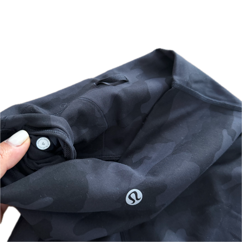 Biker Lululemon talla 4 color camo negro/gris tela Nulu™