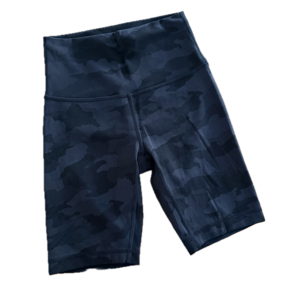 Biker Lululemon talla 4 color camo negro/gris tela Nulu™