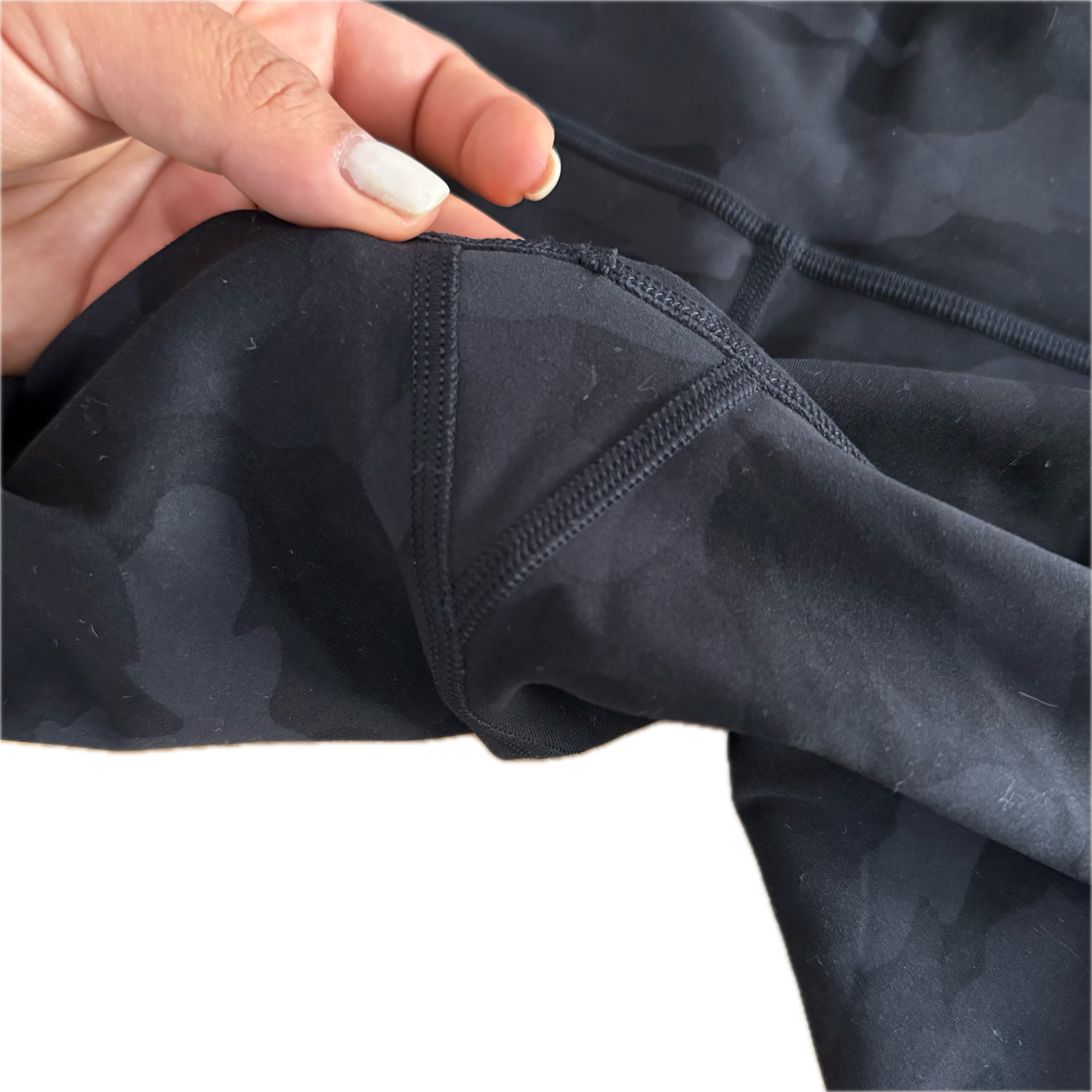 Biker Lululemon talla 4 color camo negro/gris tela Nulu™