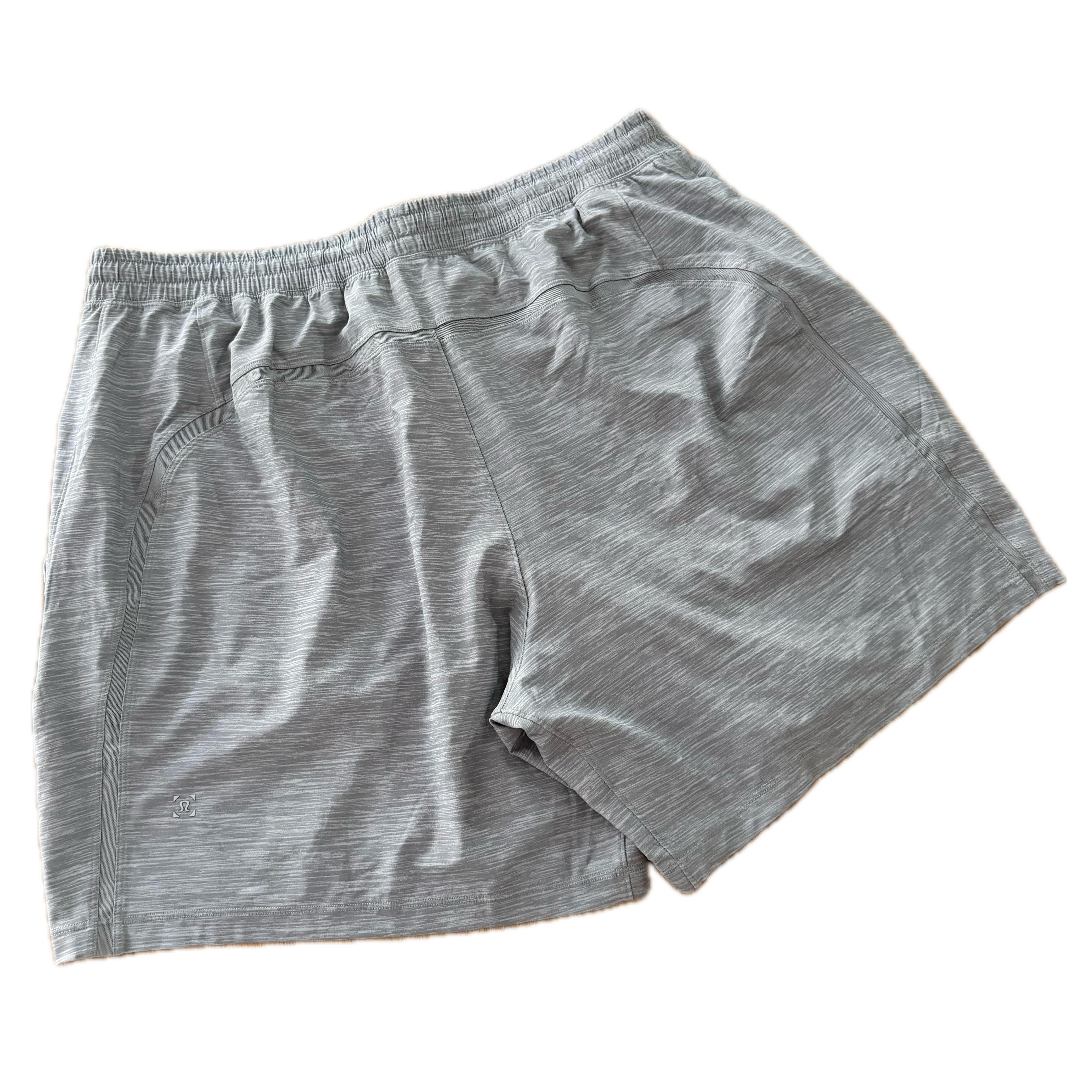 Short Lululemon talla XXL gris tela Nulux™ para hombre