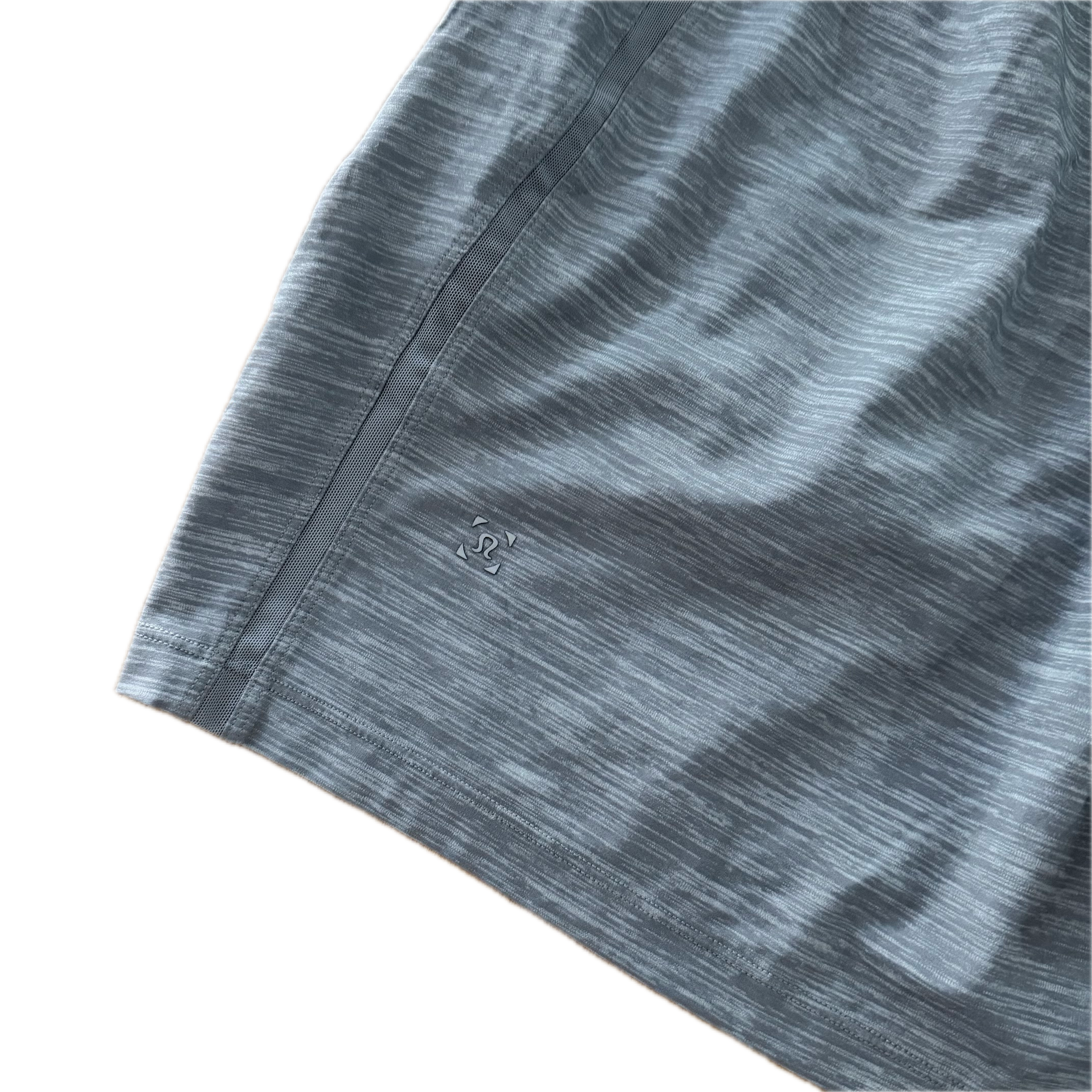 Short Lululemon talla XXL gris tela Nulux™ para hombre