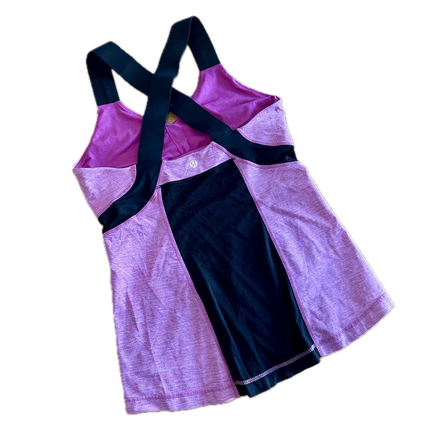 Tank top 8 morada con tirantes negros