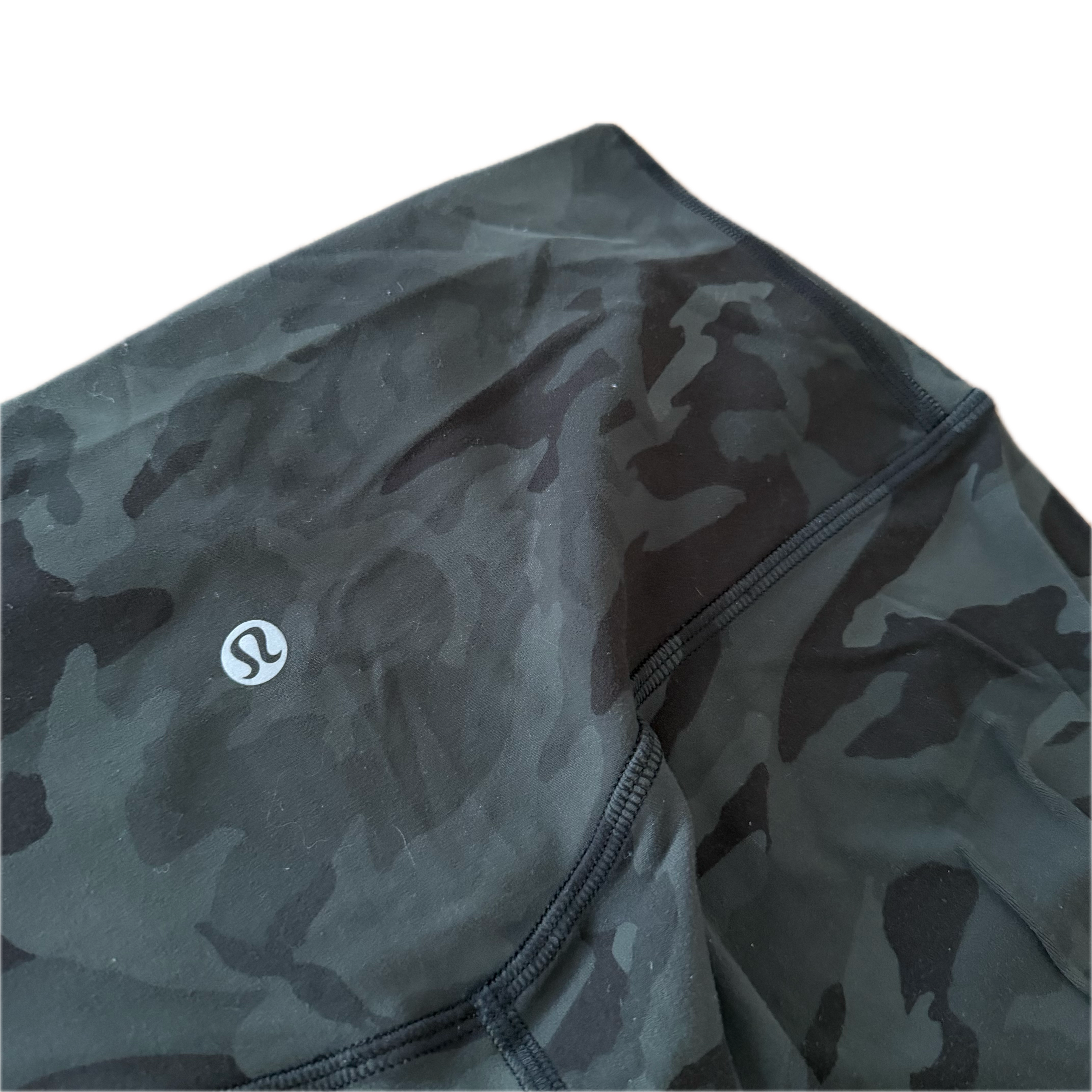 Legging Lululemon talla 6 color camo verde tela Nulu™