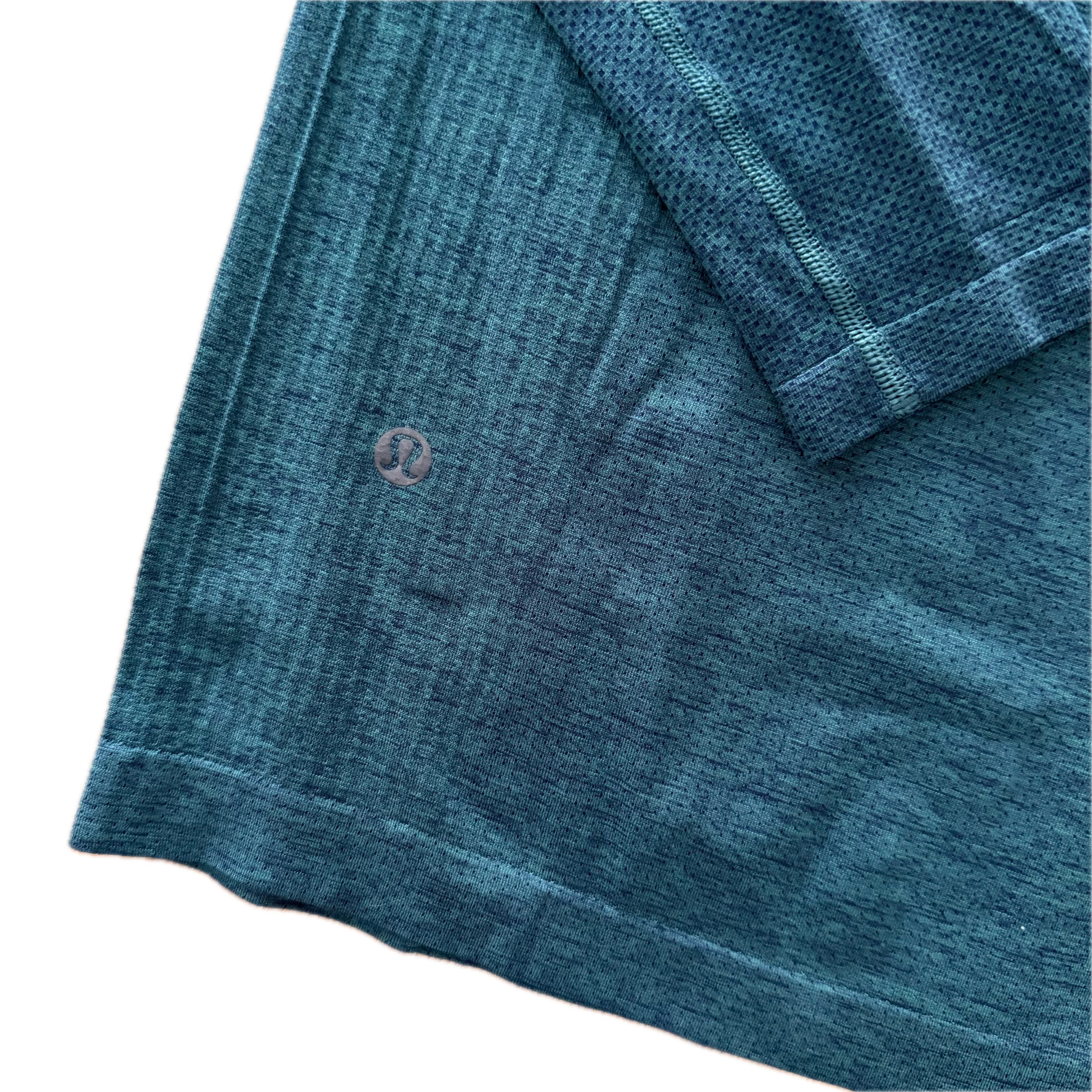 Playera Lululemon talla S de hombre color azul tela Silverescent™