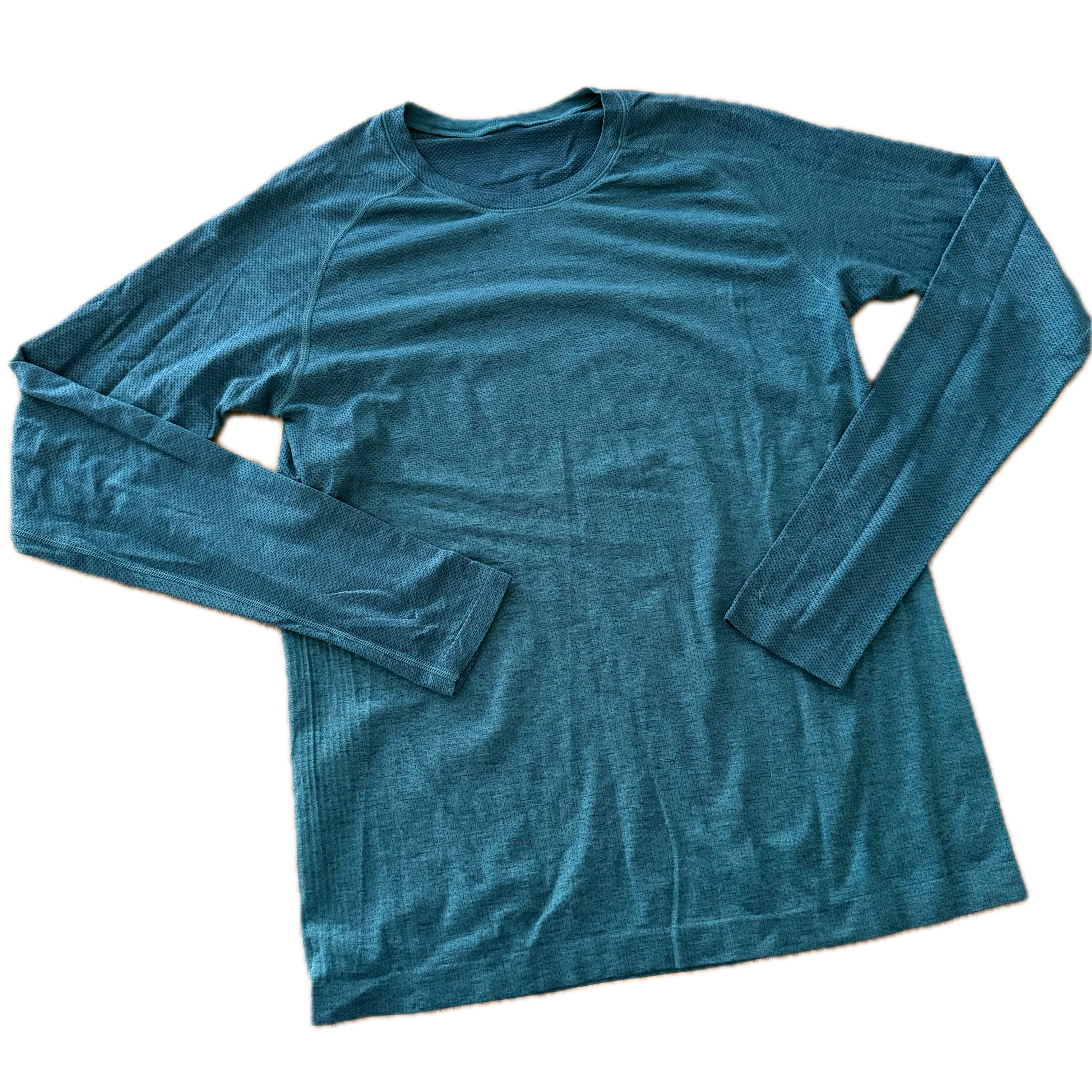 Playera Lululemon talla S de hombre color azul tela Silverescent™