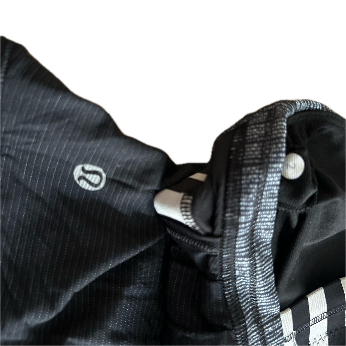 Tank top 2 negra con tirantes rayas