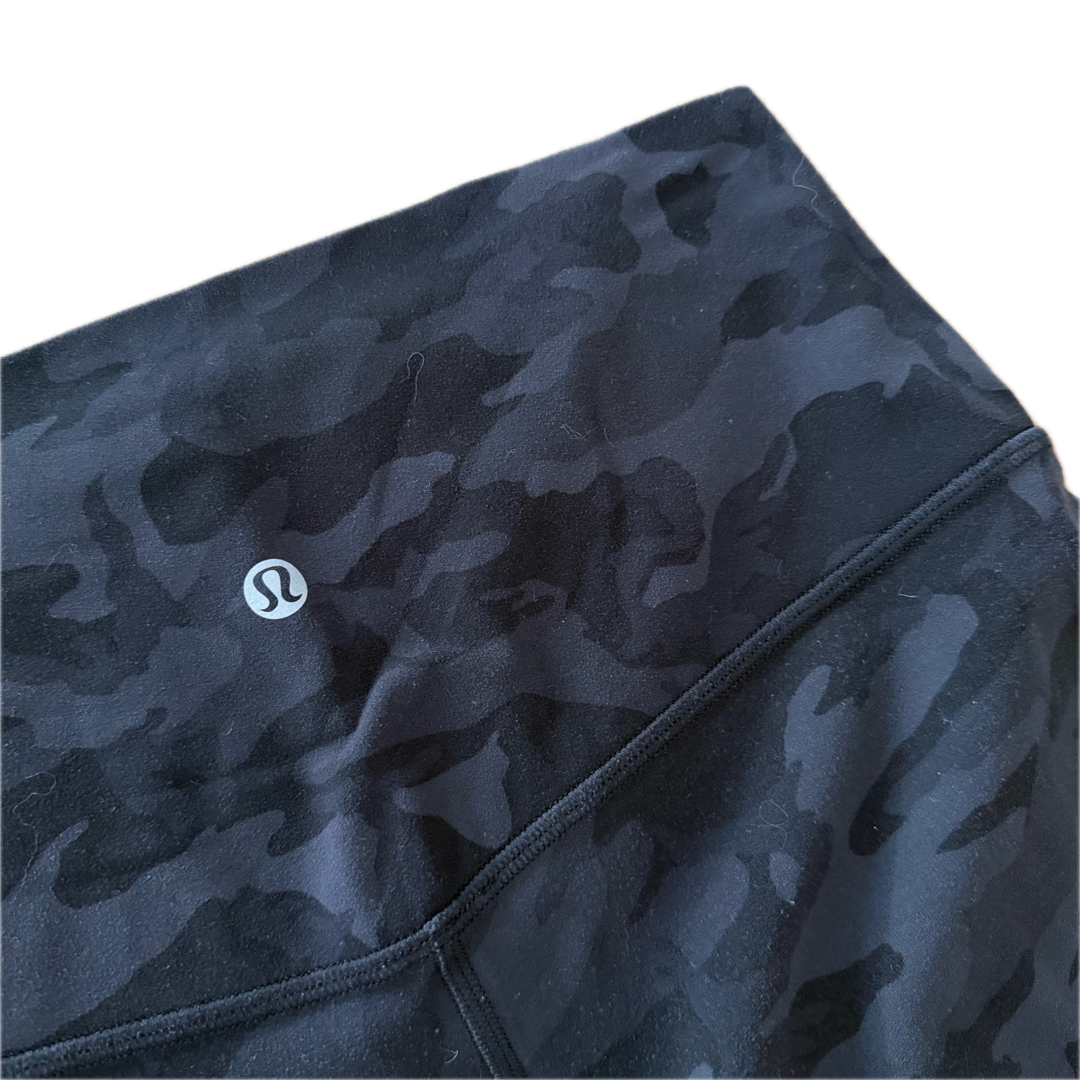 Legging Lululemon talla 8 color camo negro tela Nulu™