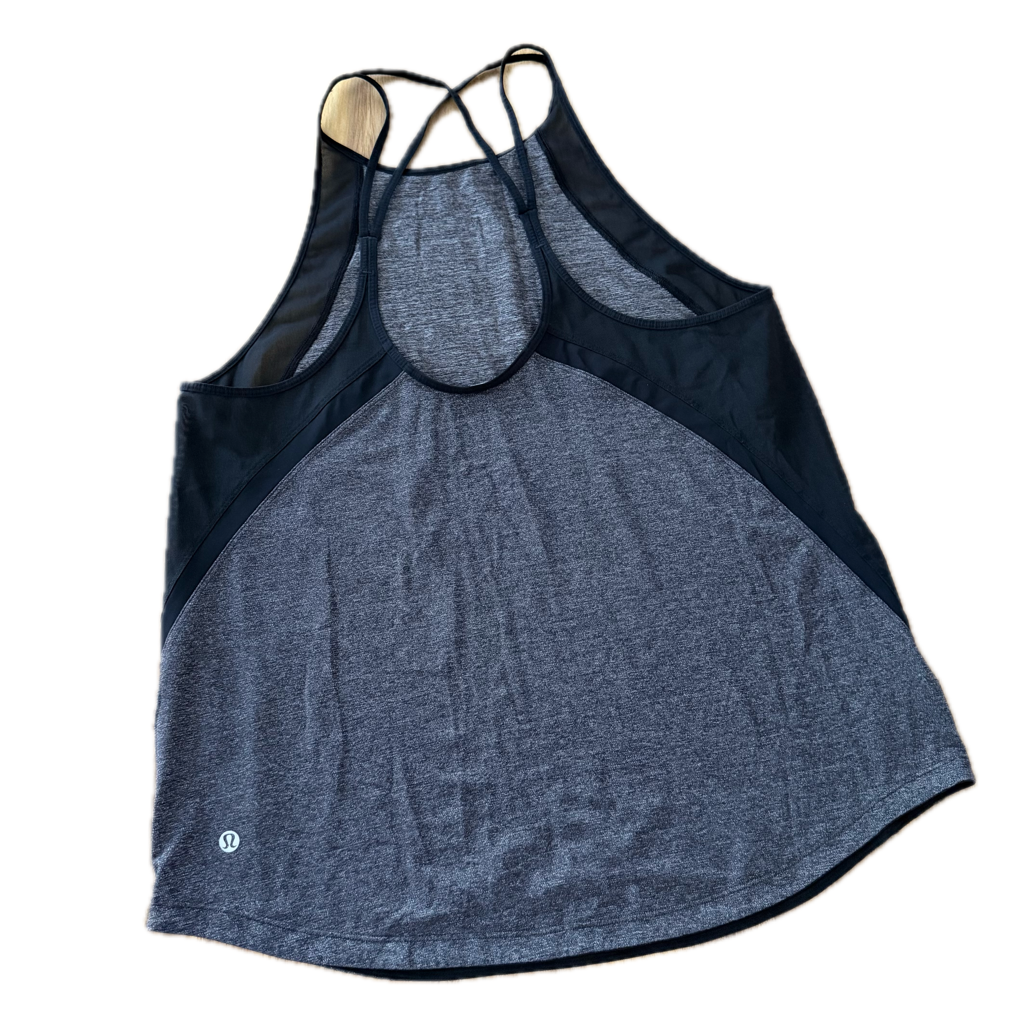 Tank Lululemon talla 8 color gris tela Nulux™