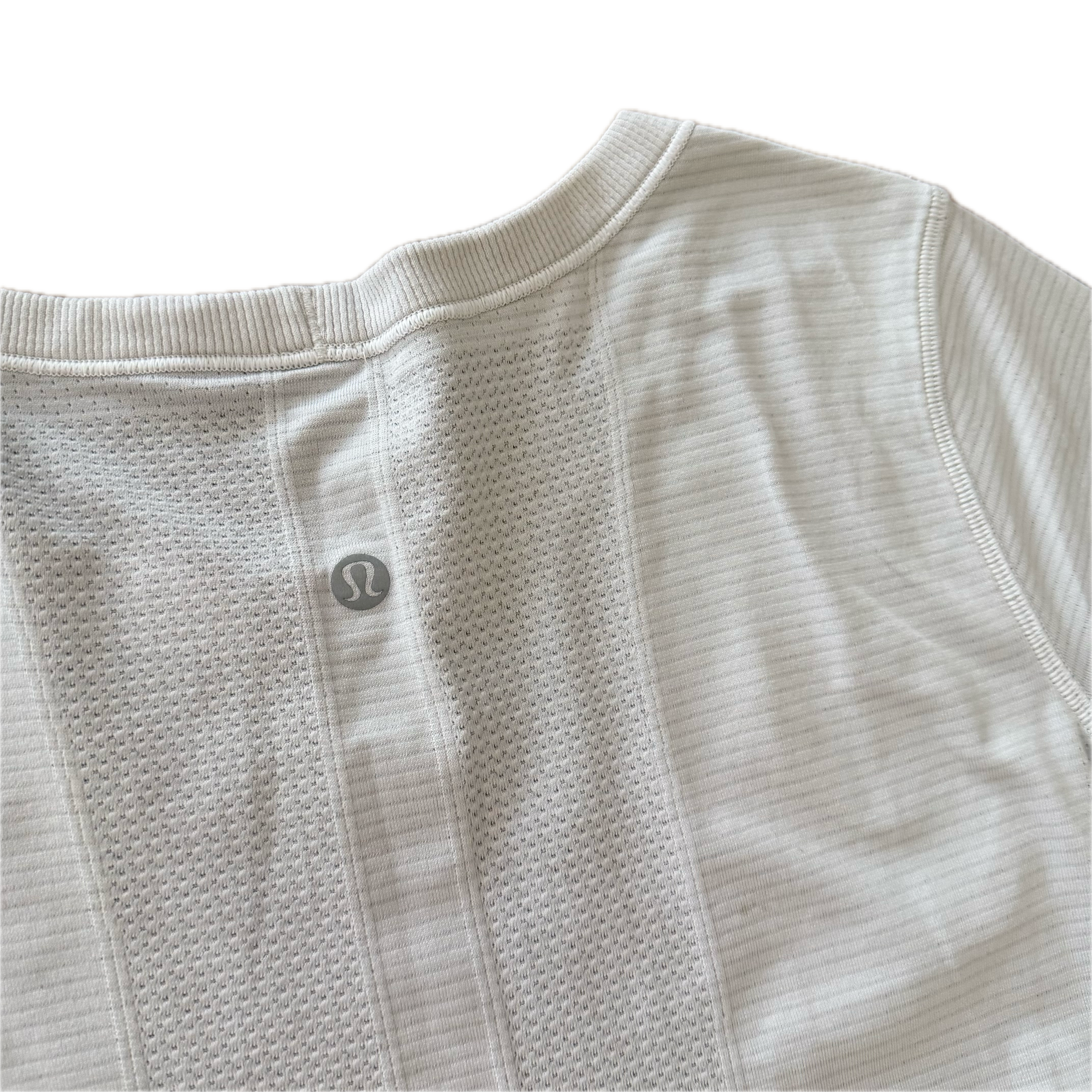 Playera Lululemon talla 10 color blanco tela Silverescent™