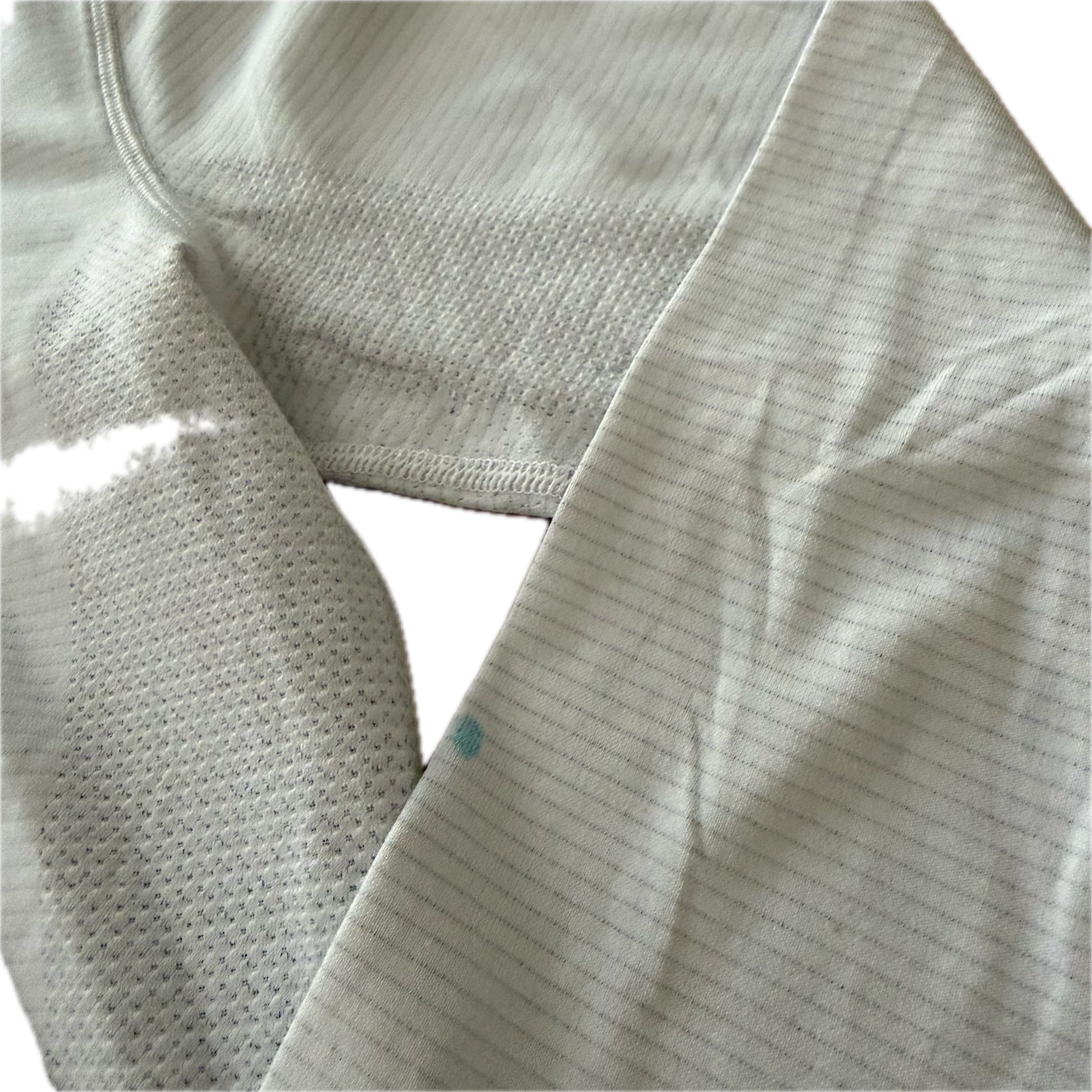 Playera Lululemon talla 10 color blanco tela Silverescent™