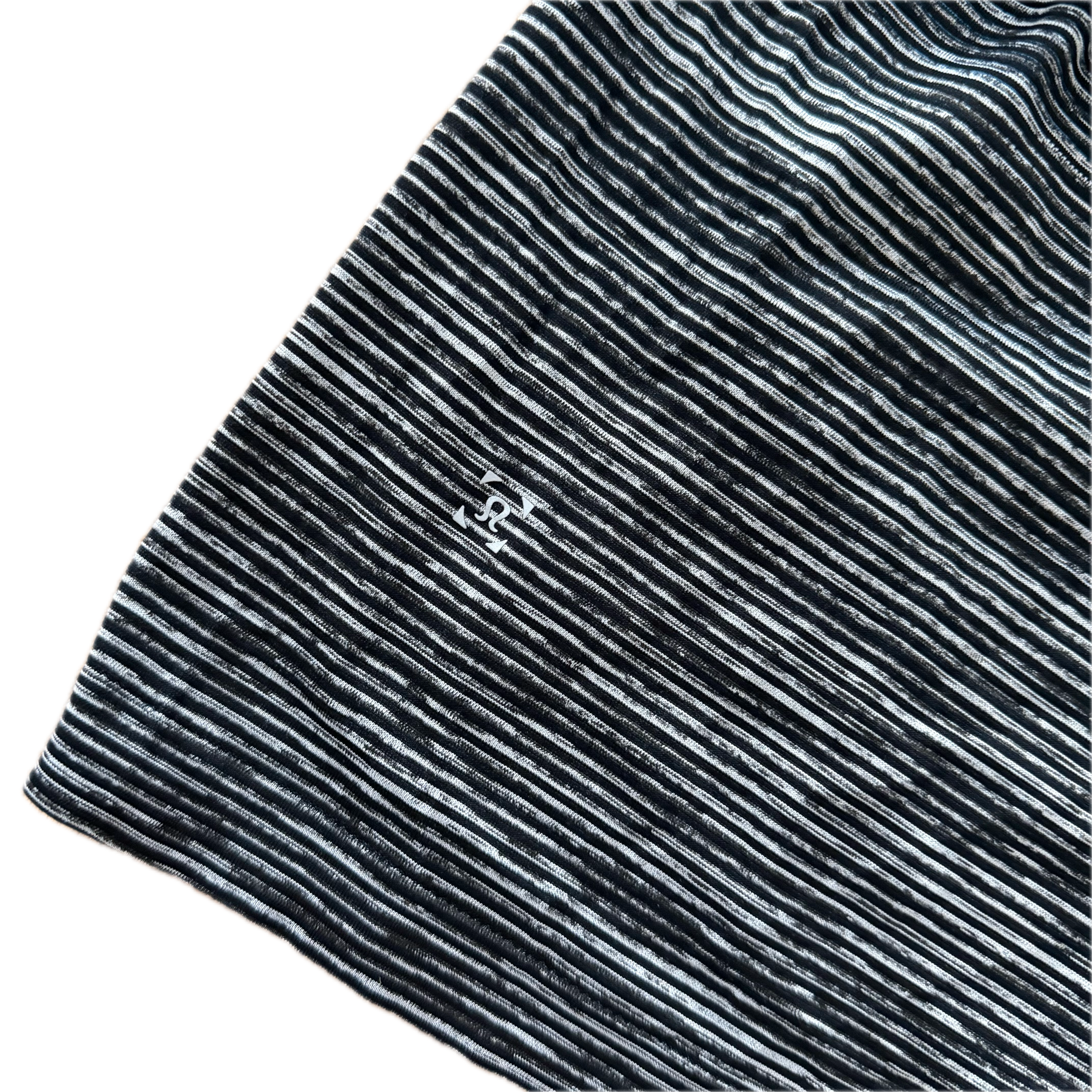 Playera Lululemon talla 12 color gris tela Silverescent™