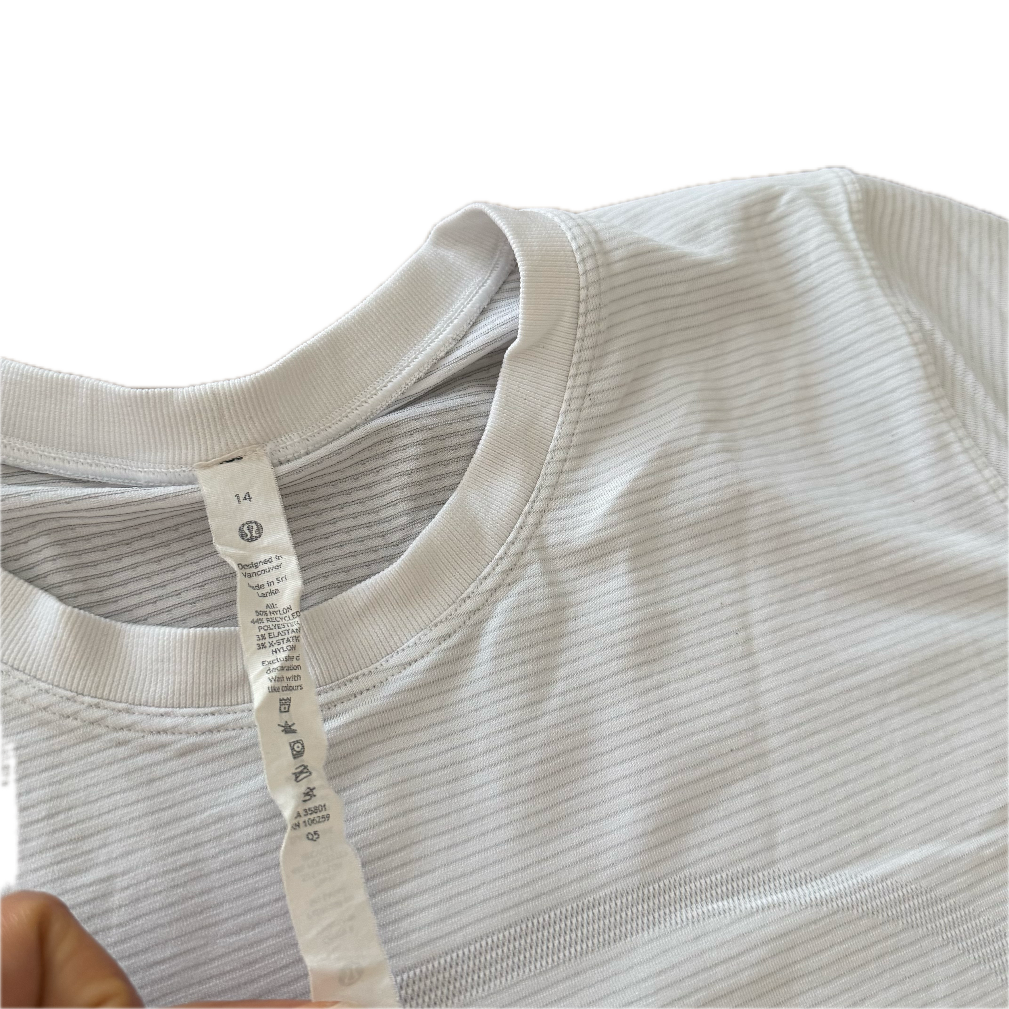 Playera Lululemon talla 14 color blanco tela Silverescent™