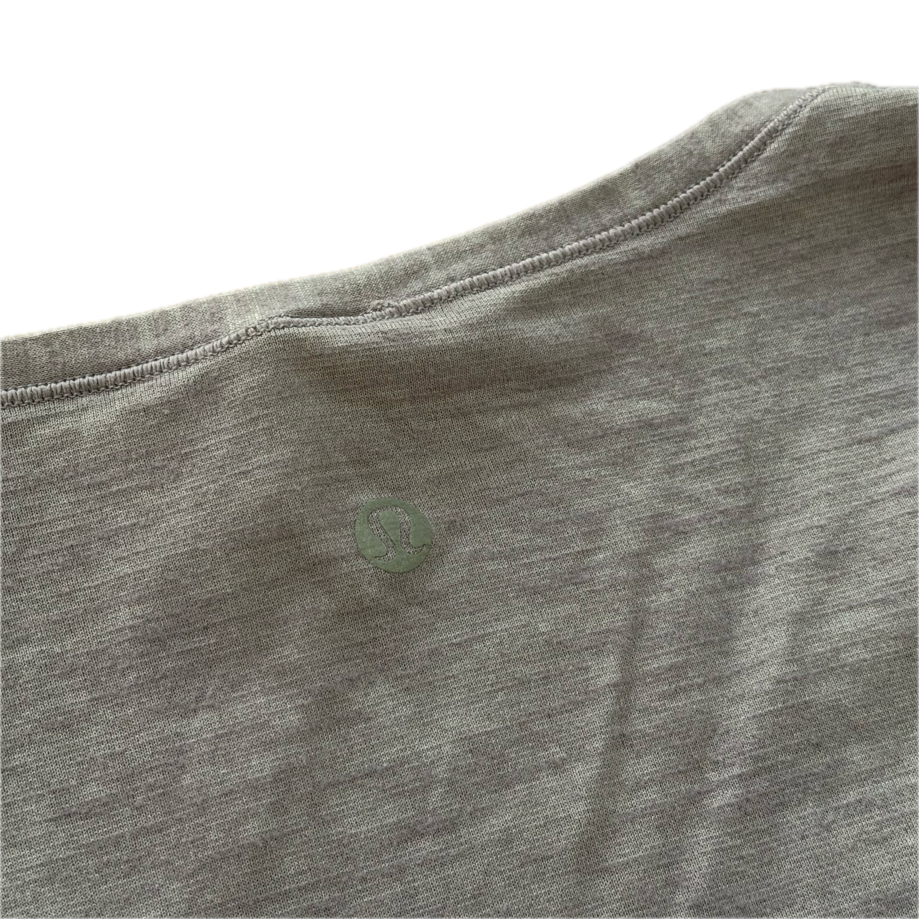 Tank Lululemon talla 2 color lila tela Nulu™