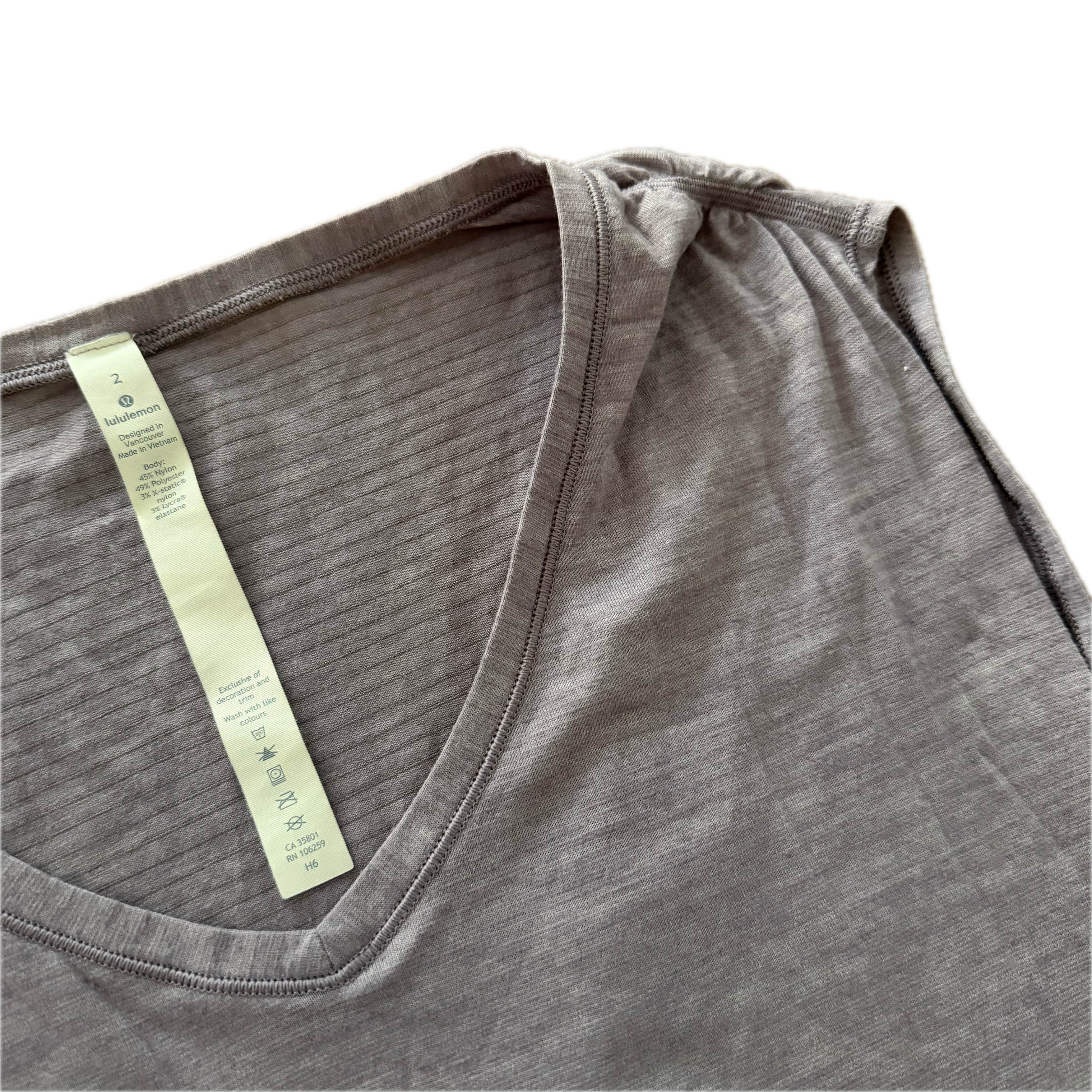 Tank Lululemon talla 2 color lila tela Nulu™