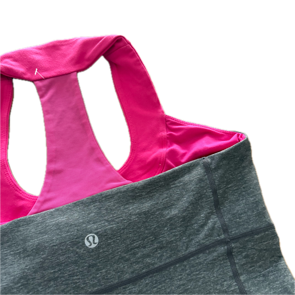 Tank top talla 10 gris con cuello rosa