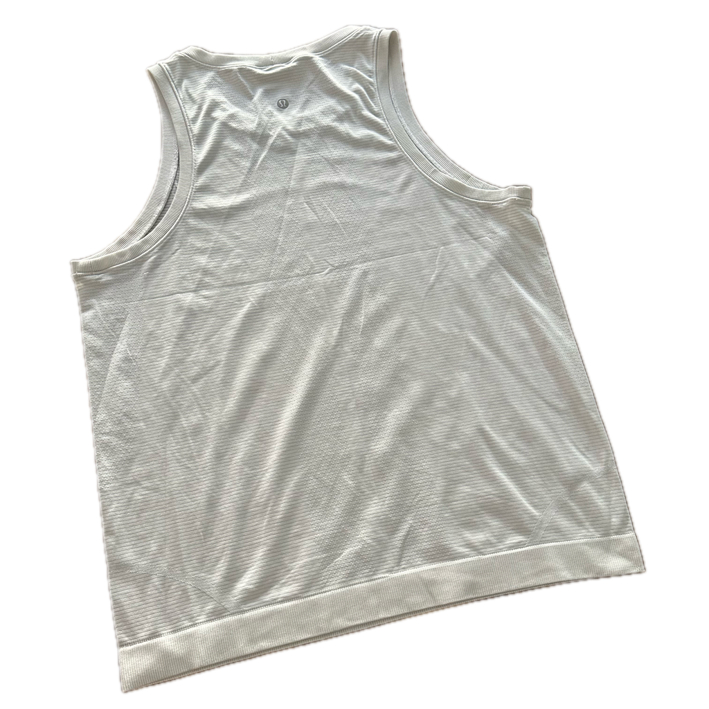 Tank Lululemon talla L blanca con hoyitos