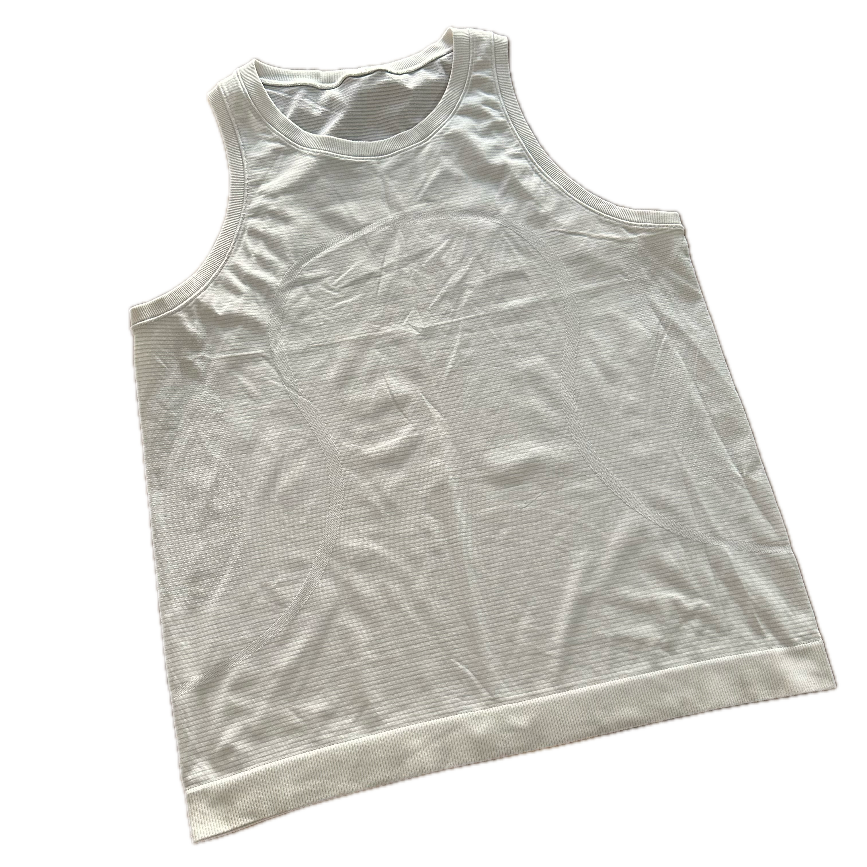Tank Lululemon talla L blanca con hoyitos