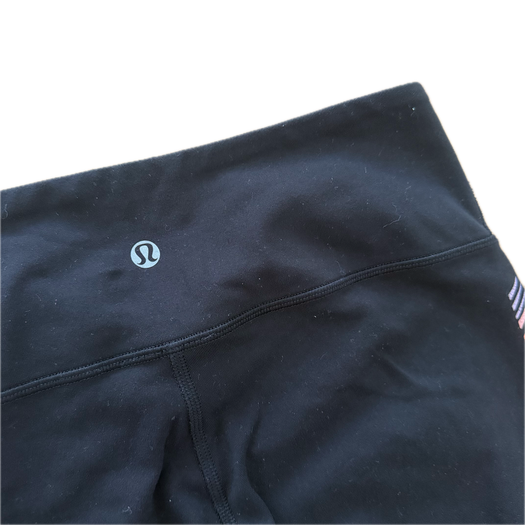 Legging talla 6 negro con diseño lateral en rosas