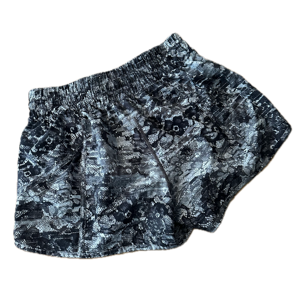 Short Lululemon talla M print blanco/negro