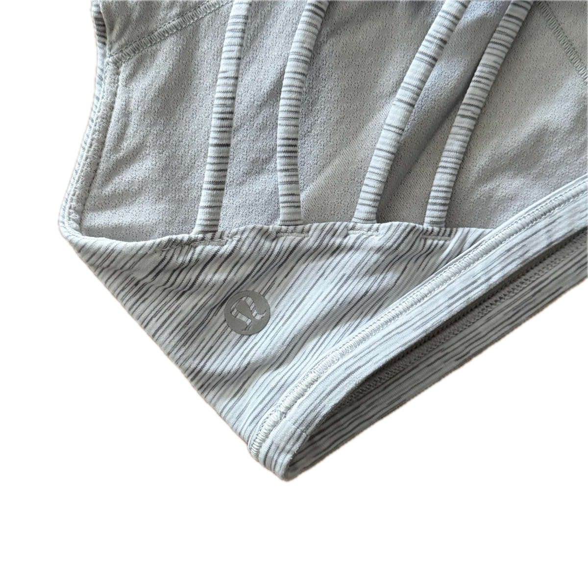 Top talla 6 rayitas grises