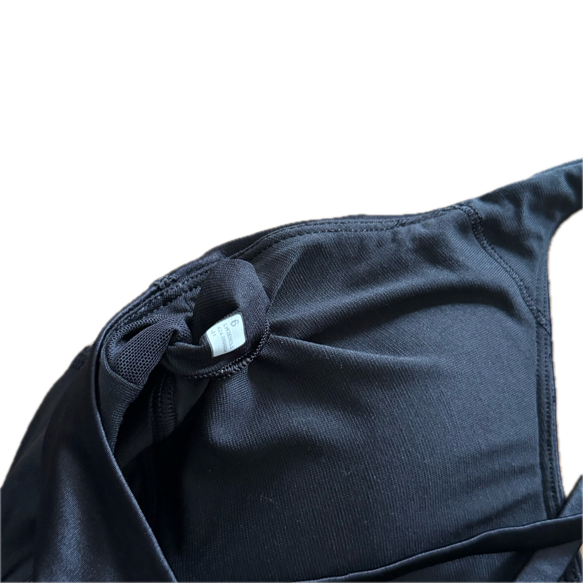 Top talla 6 negro brillosito