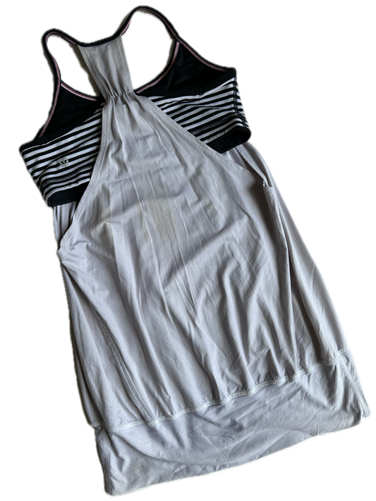 Tank 6 gris con top de rayas