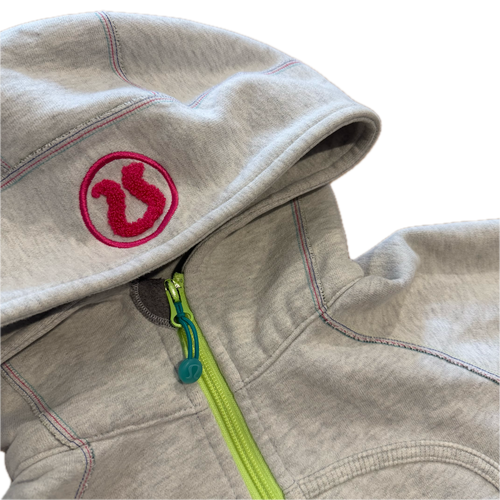 Hoodie talla 6 gris claro con cierre completo en amarillo