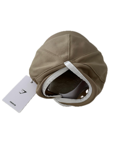 Gorra beige con línea blanca