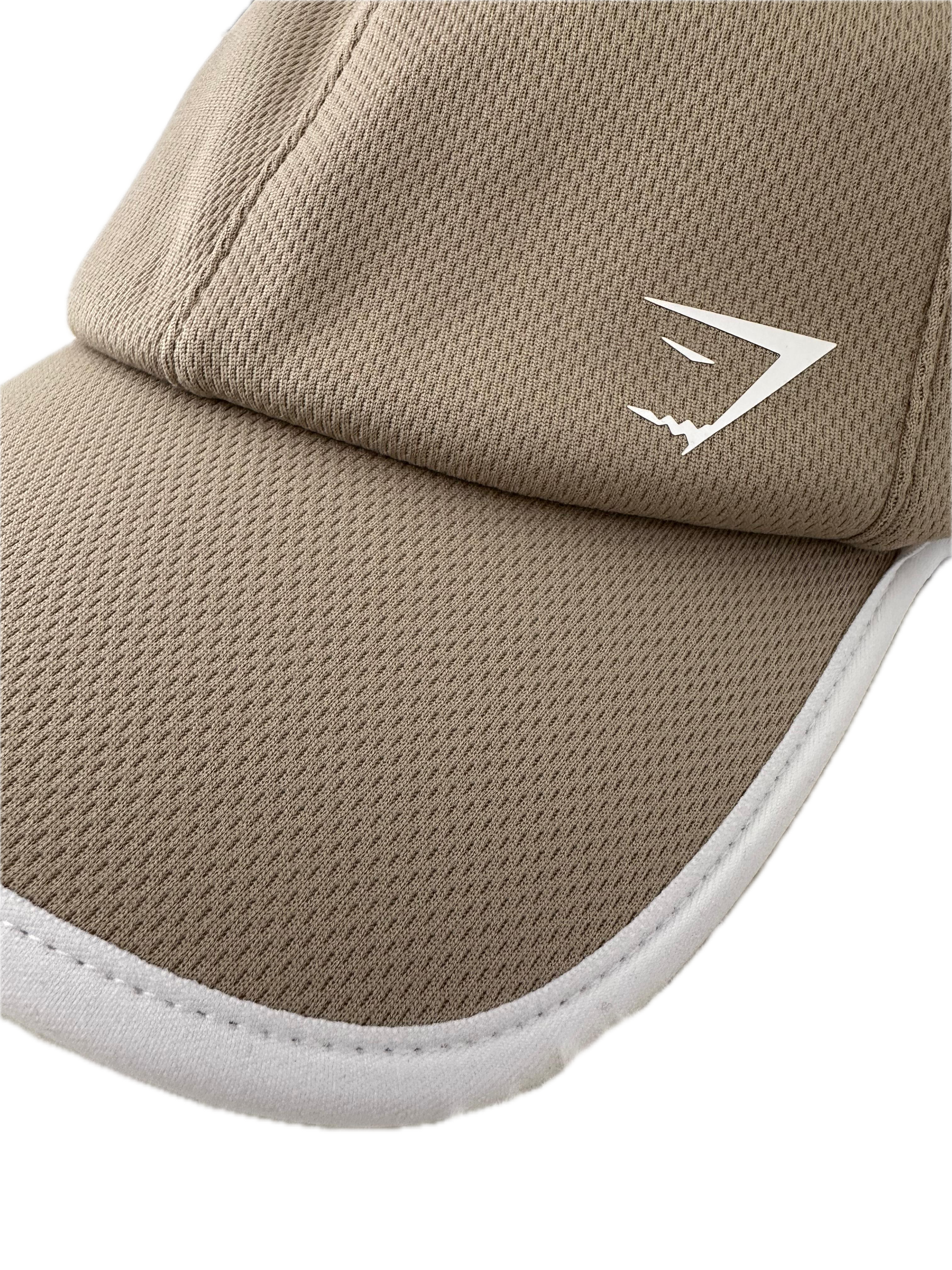 Gorra beige con línea blanca