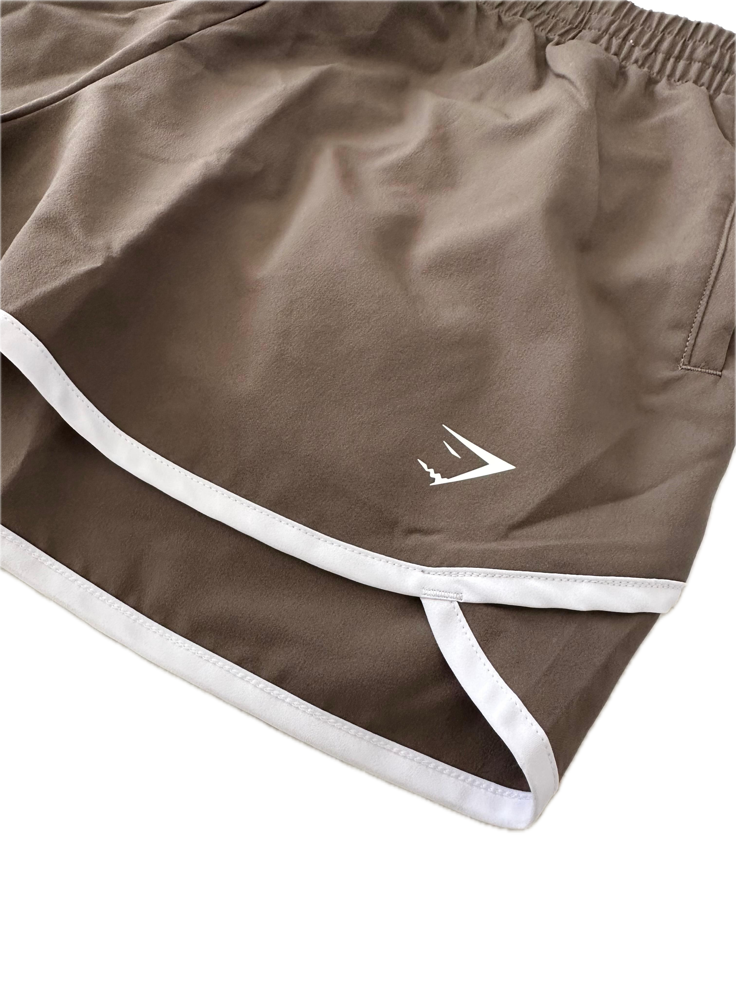 Short talla S café con línea blanca