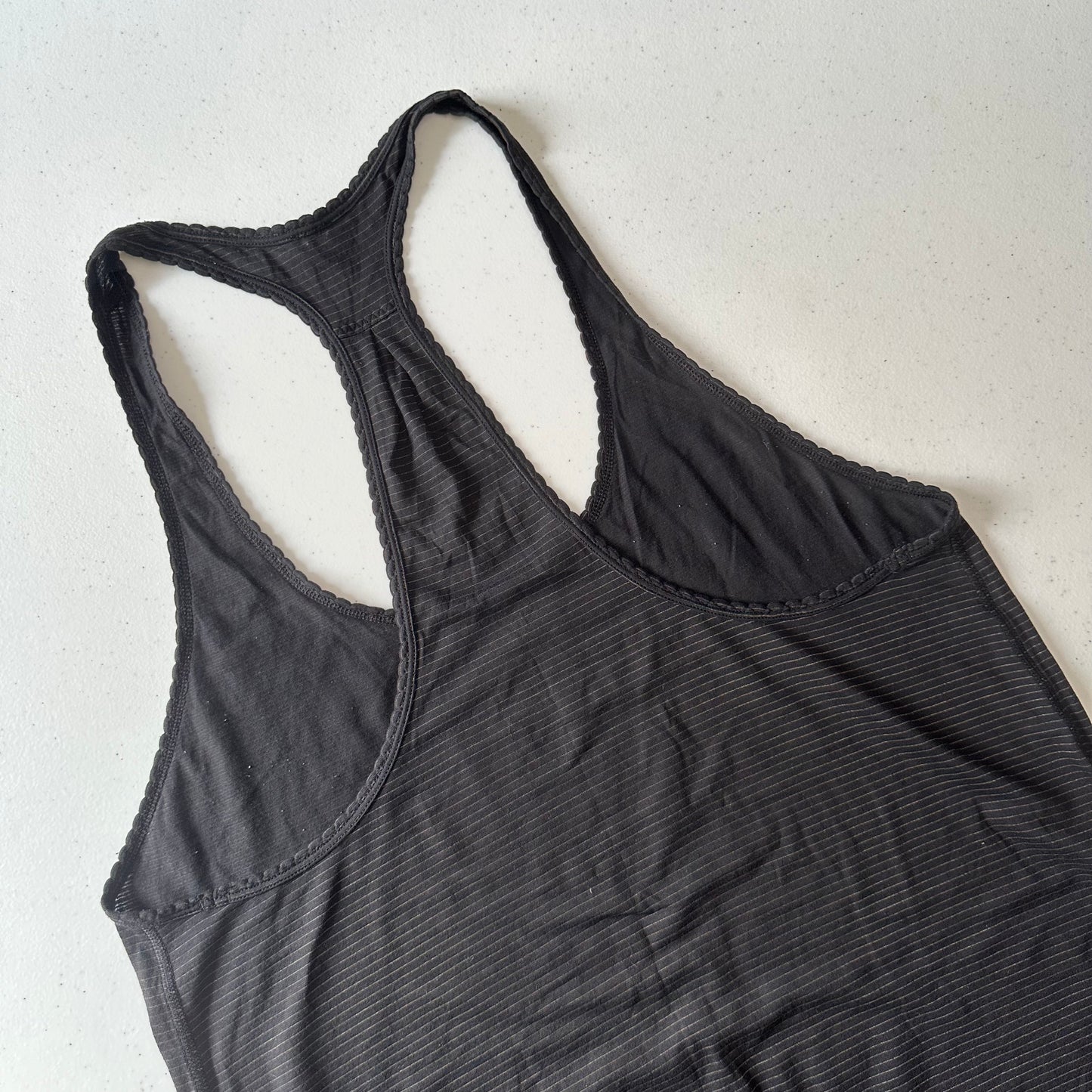 Tank 10-12 Lululemon rayitas negra