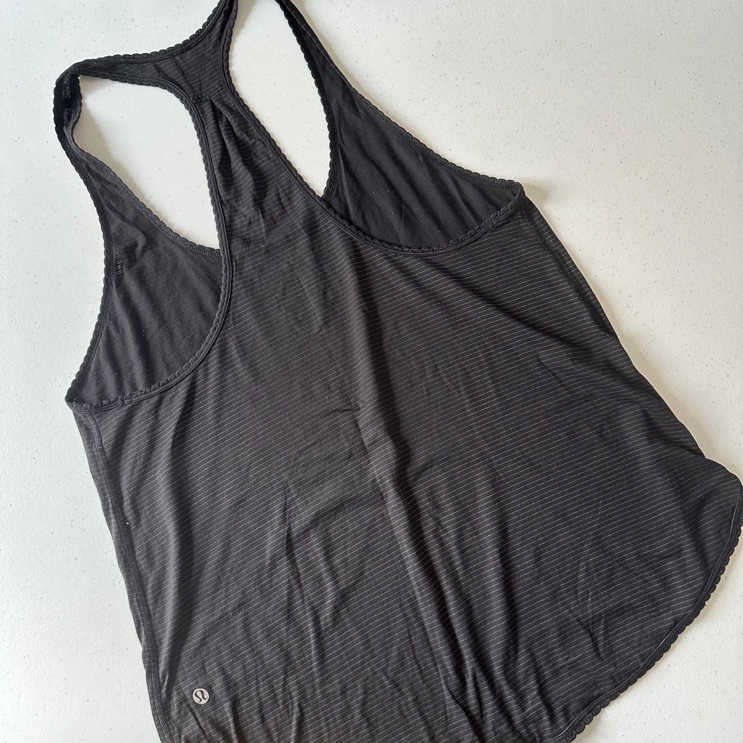 Tank 10-12 Lululemon rayitas negra