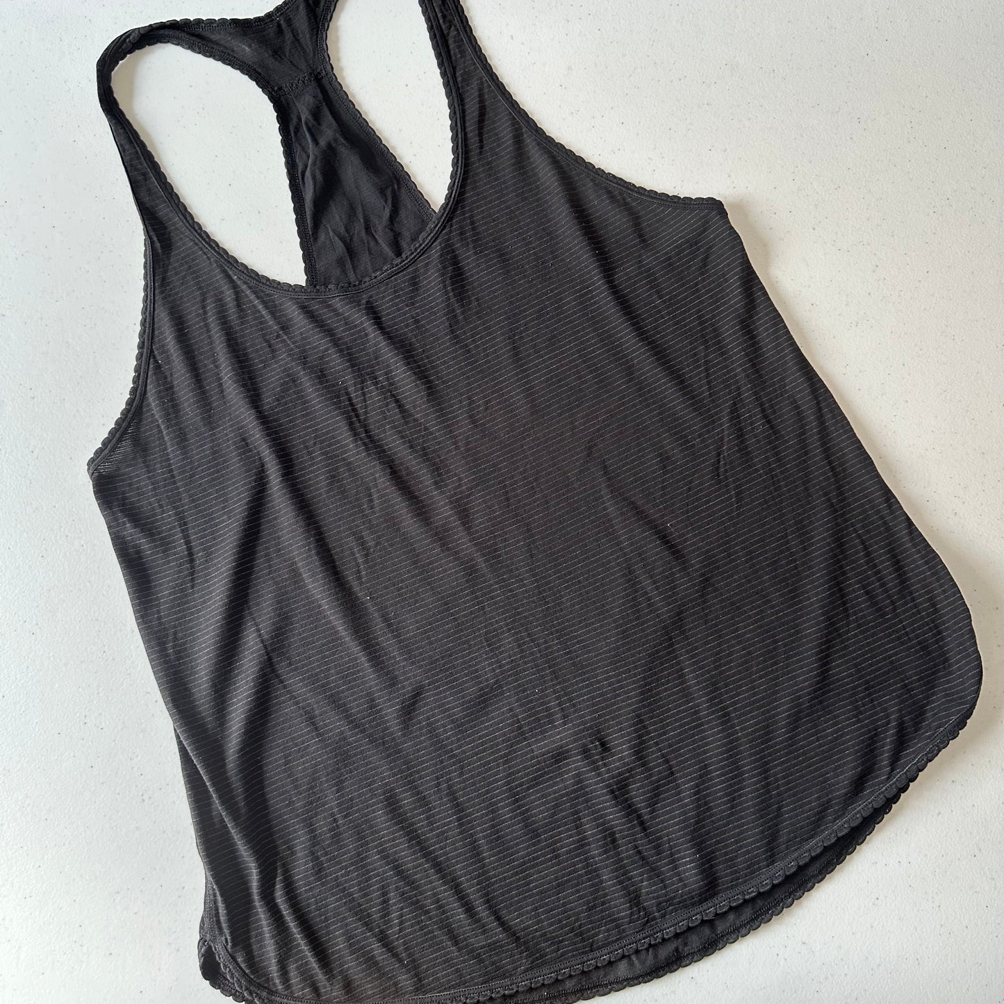 Tank 10-12 Lululemon rayitas negra