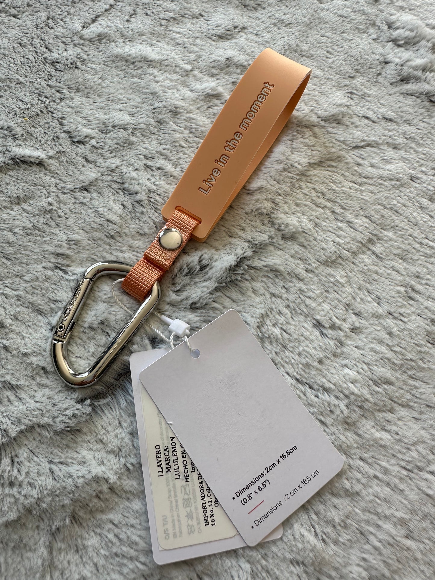 Llavero Lululemon salmón